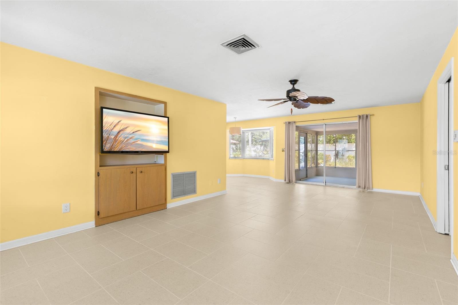 1530 SANDY LN