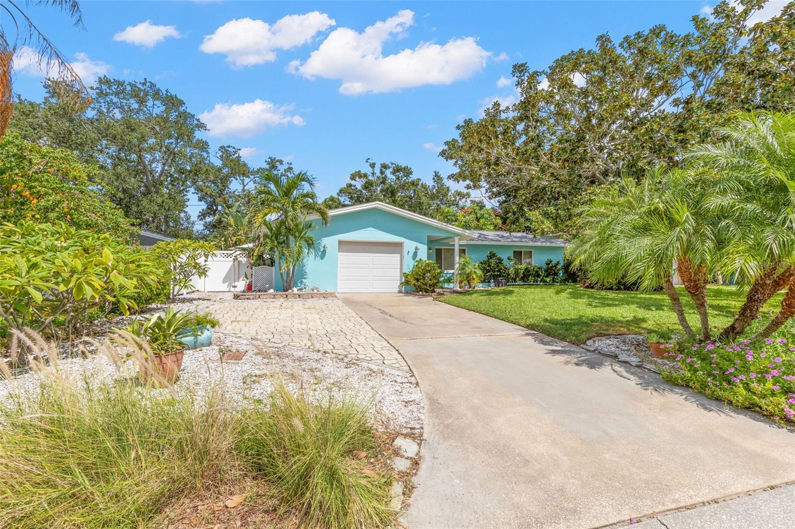 1530 SANDY LN