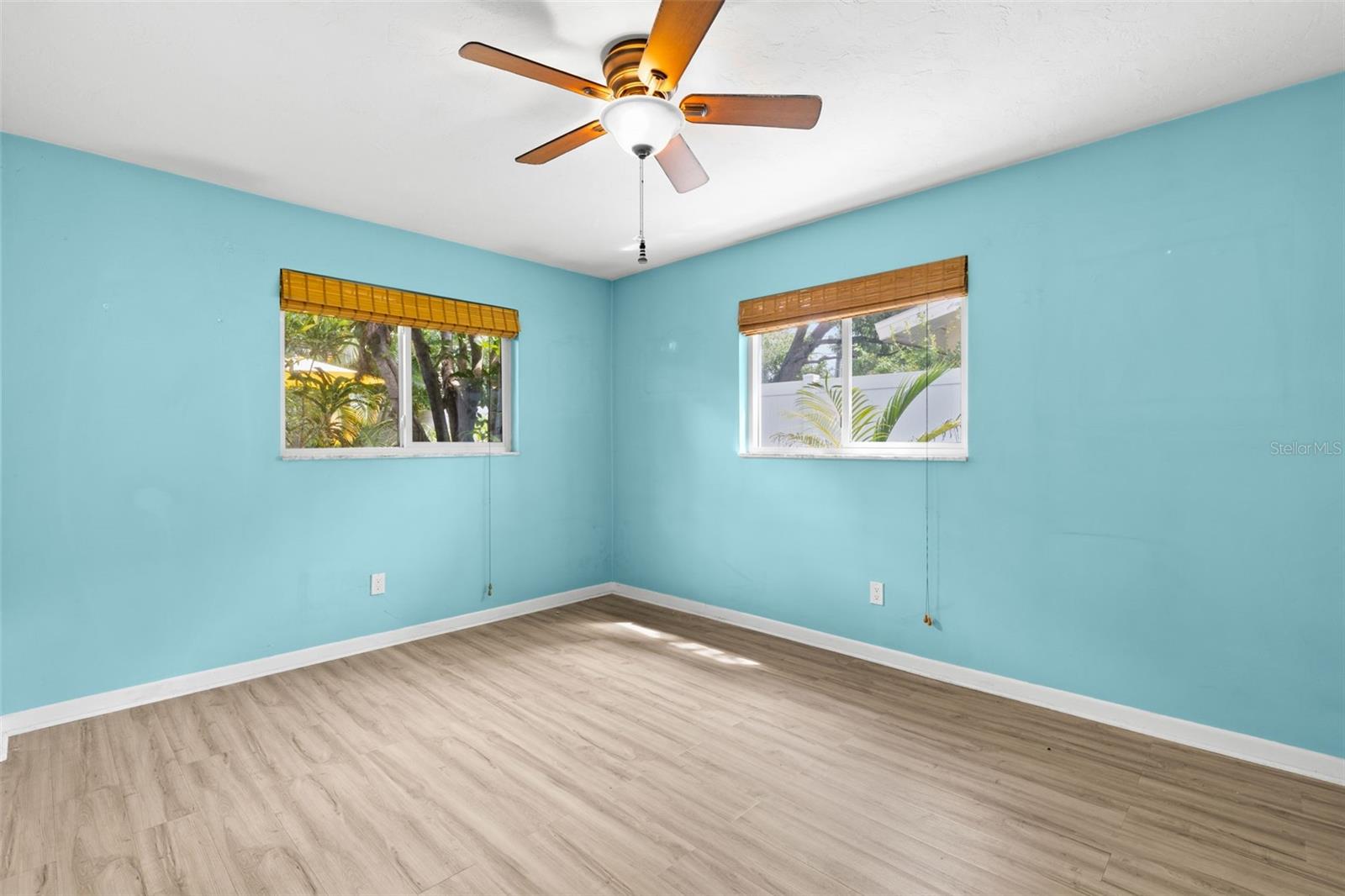 1530 SANDY LN