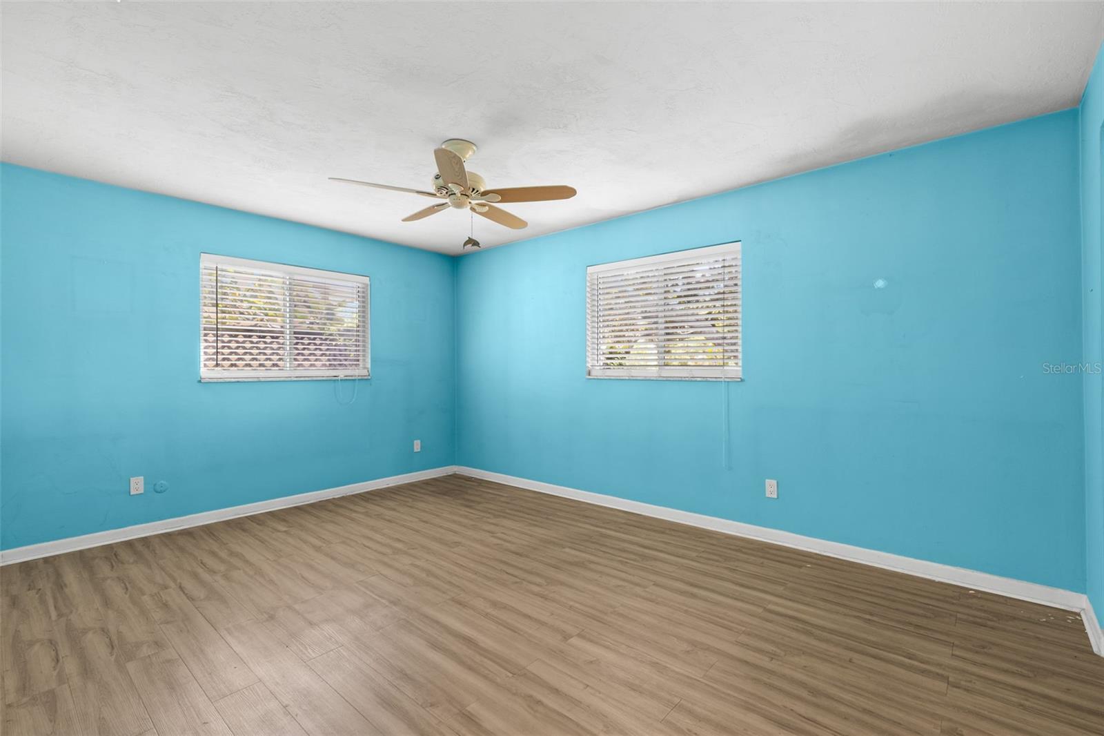1530 SANDY LN
