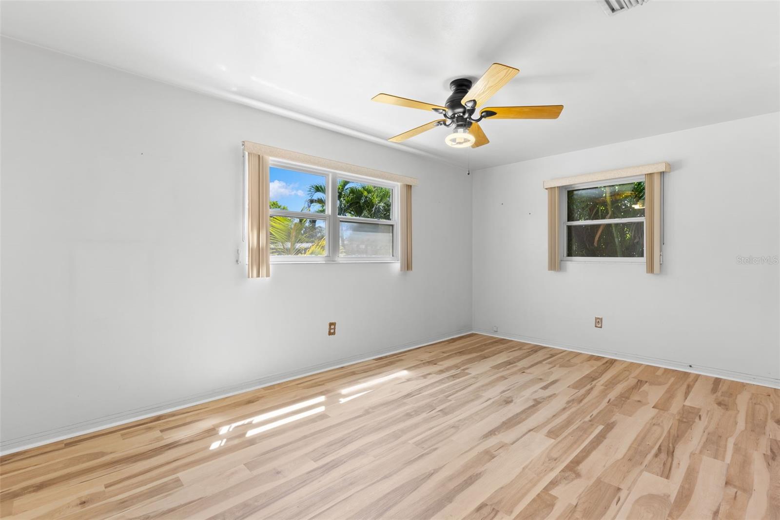 106 S FERNWOOD AVE