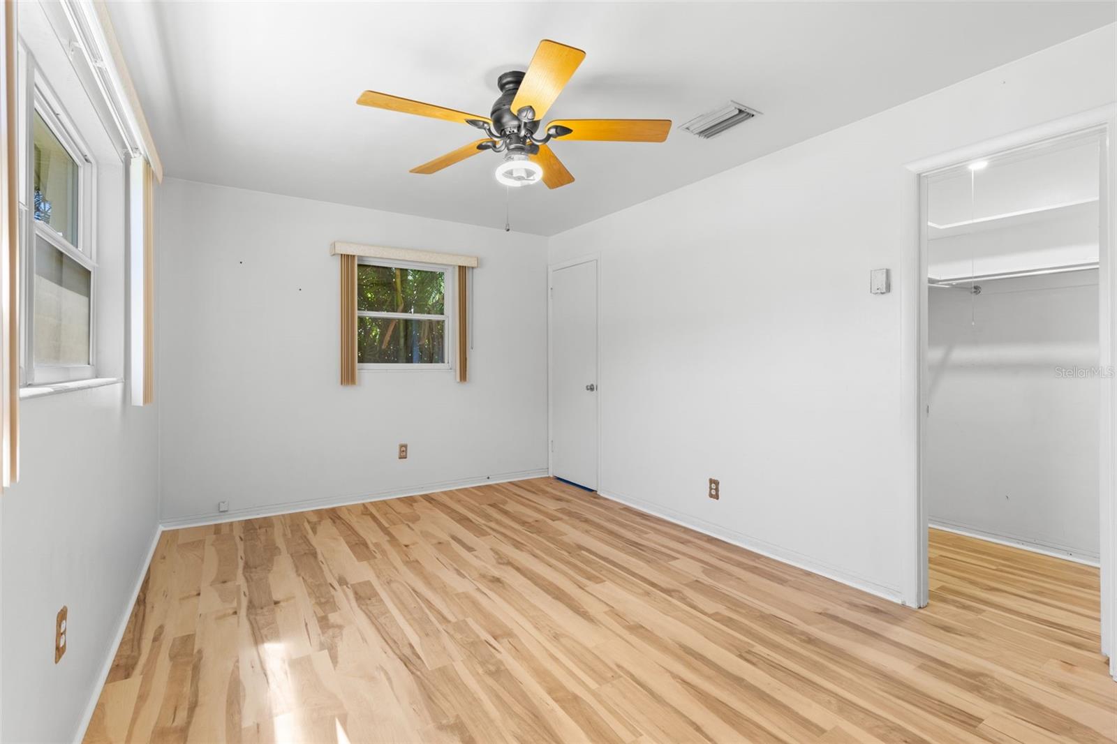 106 S FERNWOOD AVE
