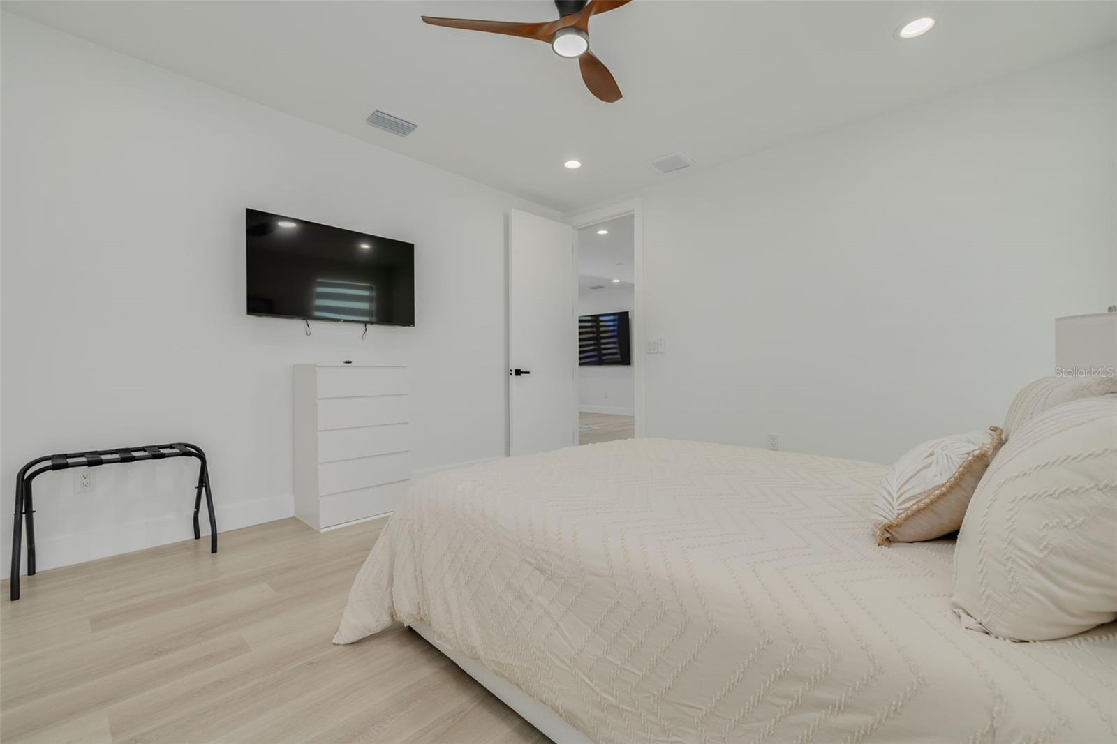 7609 DEEDRA CIR