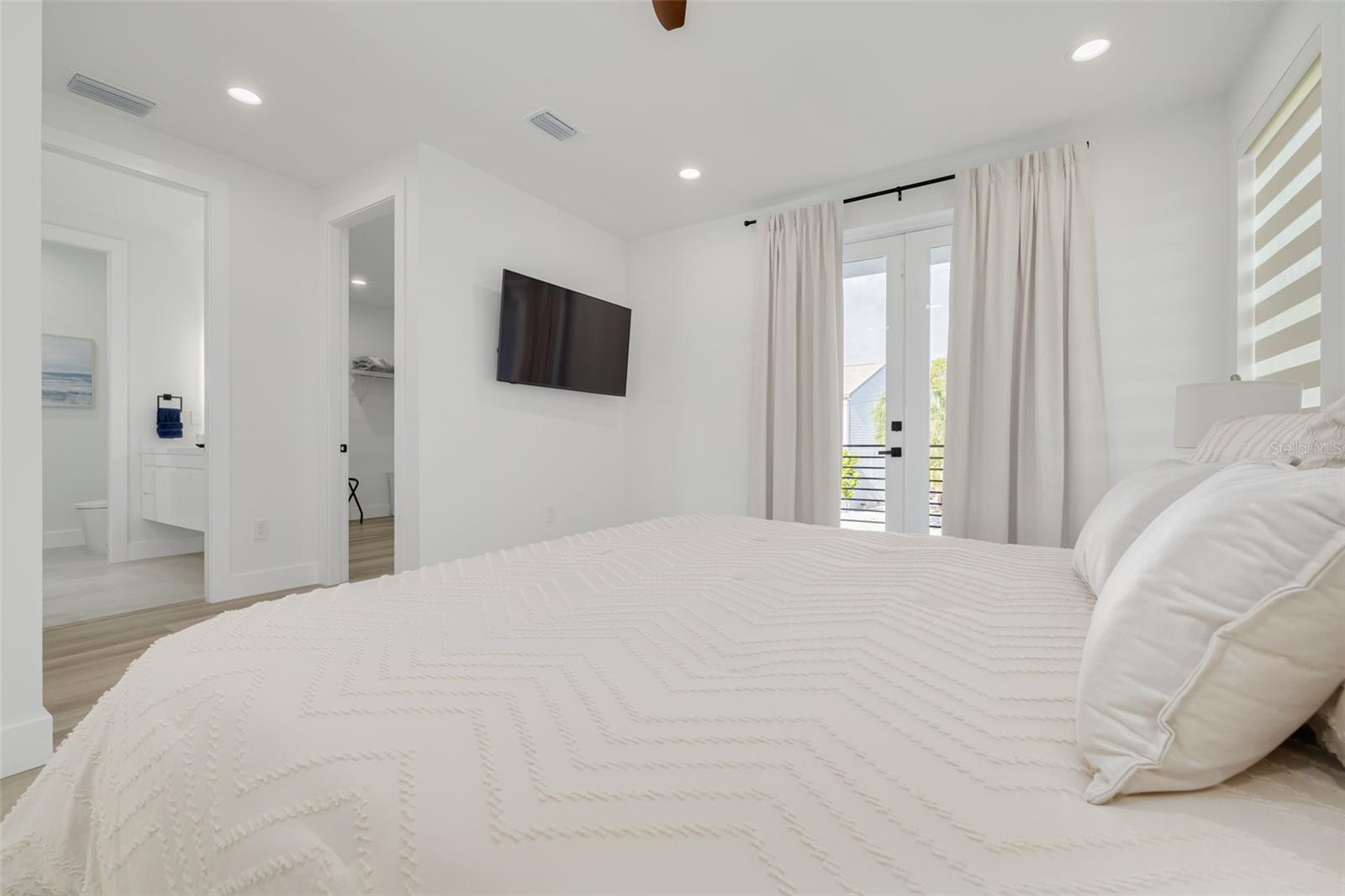 7609 DEEDRA CIR