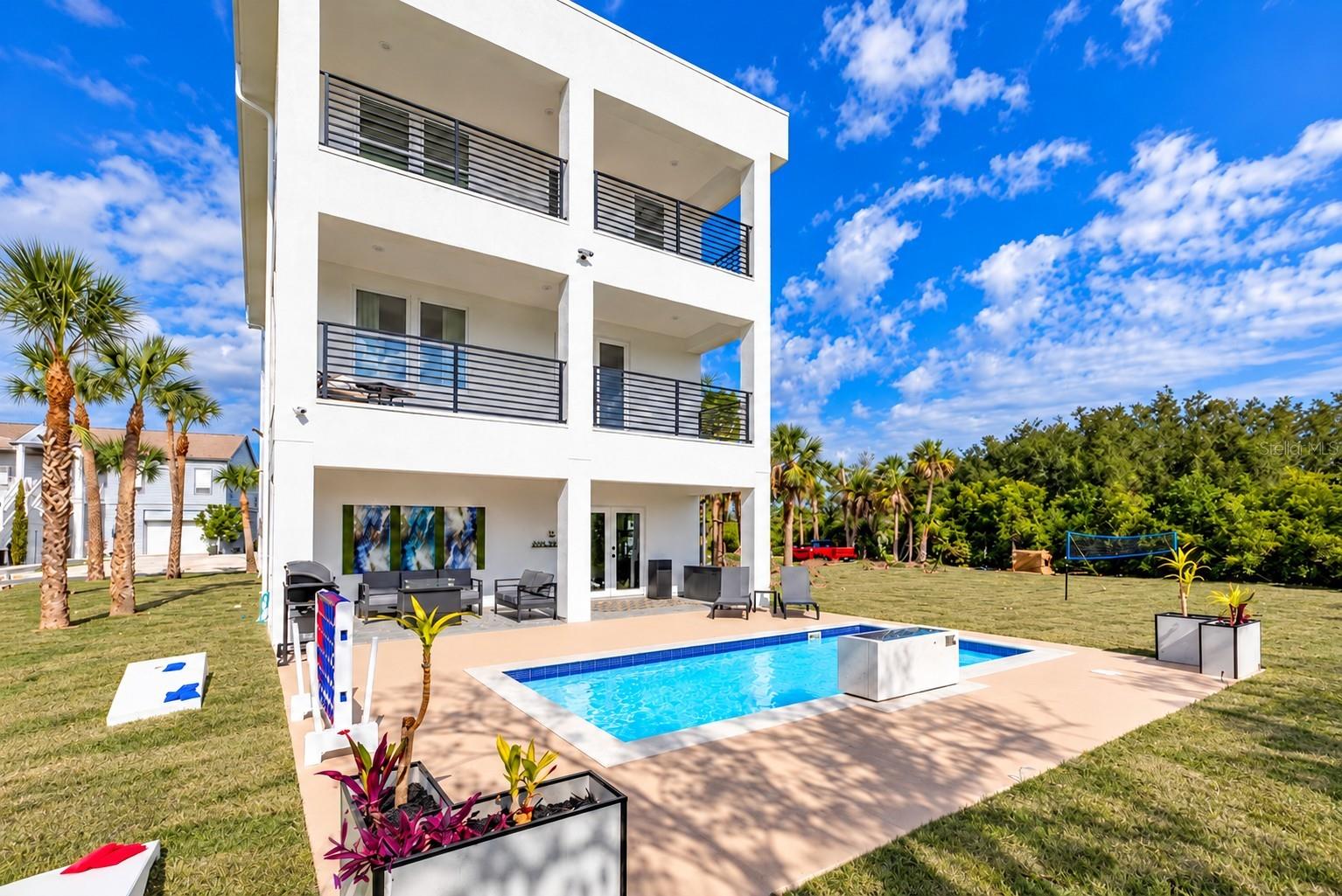 7609 DEEDRA CIR