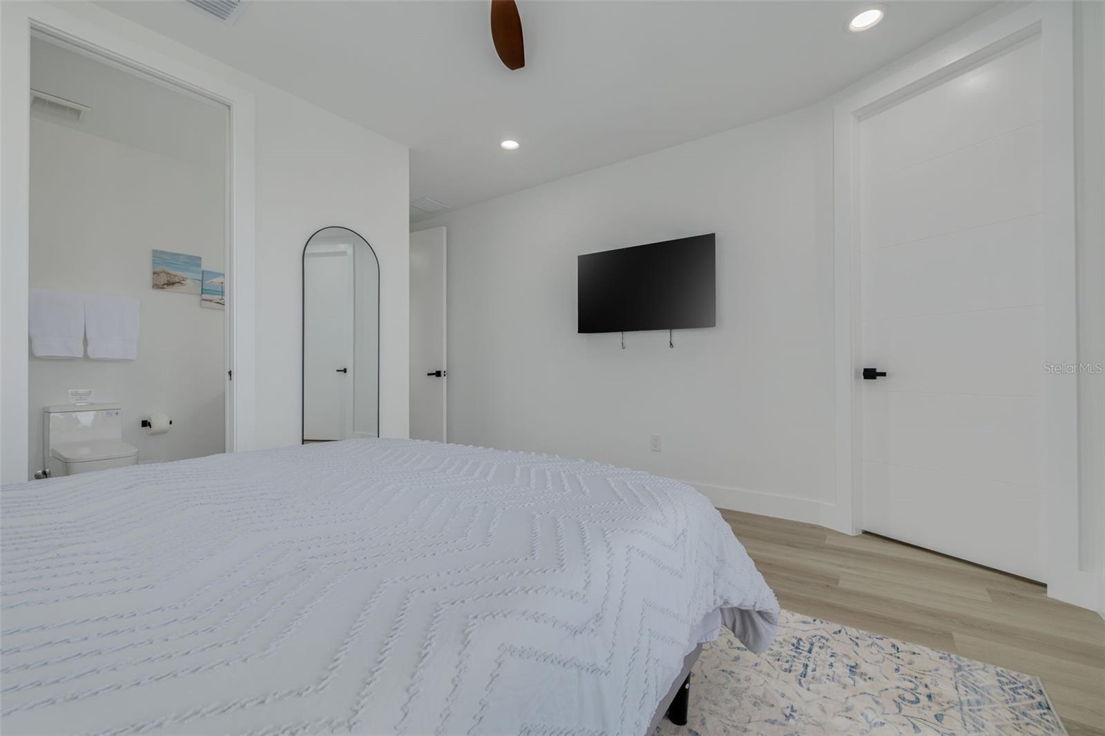 7609 DEEDRA CIR