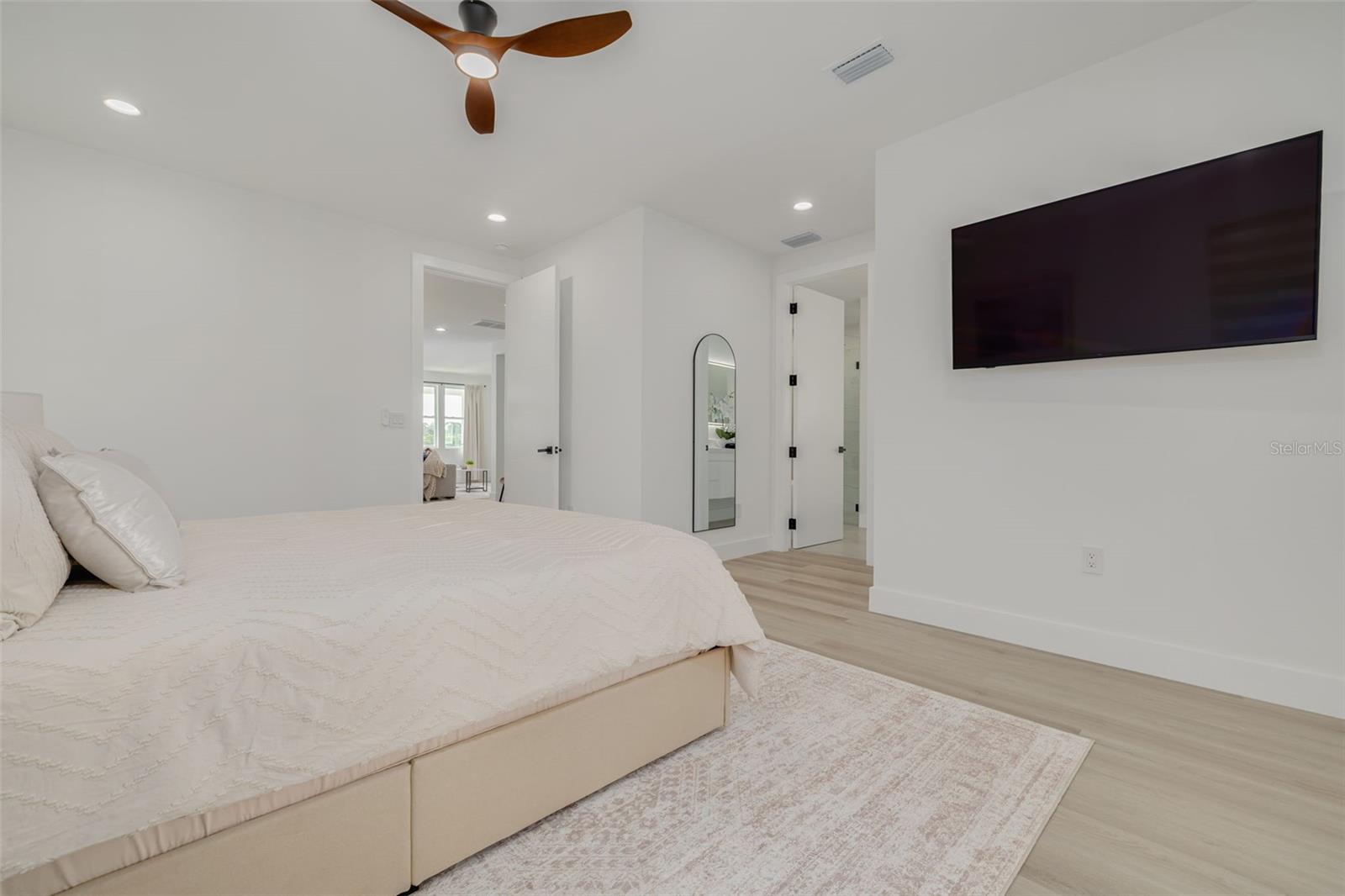 7609 DEEDRA CIR