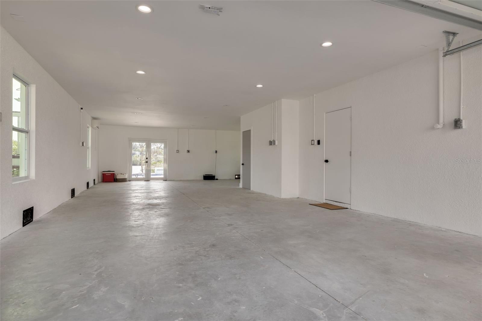 7609 DEEDRA CIR