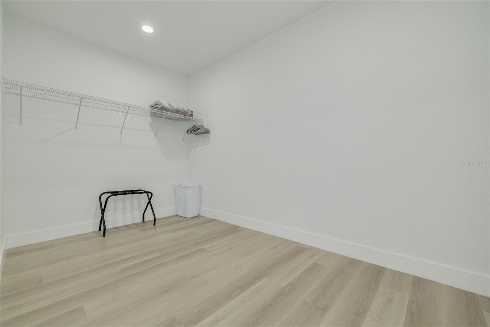 7609 DEEDRA CIR