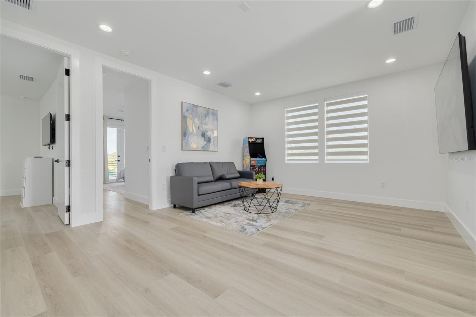 7609 DEEDRA CIR