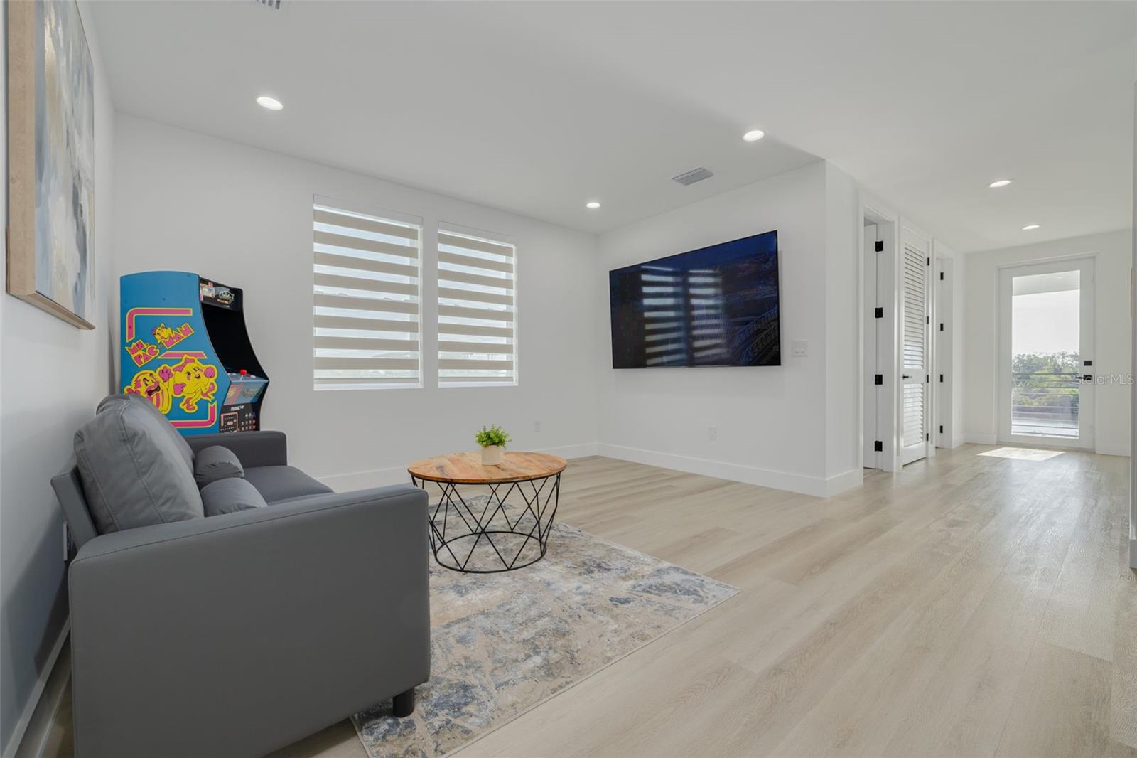 7609 DEEDRA CIR