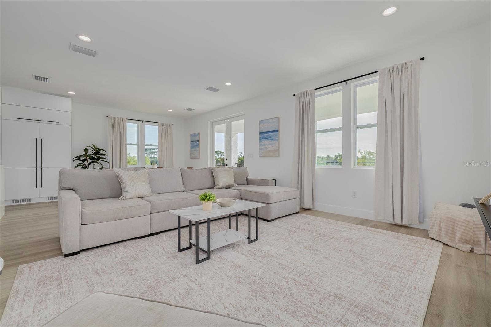 7609 DEEDRA CIR