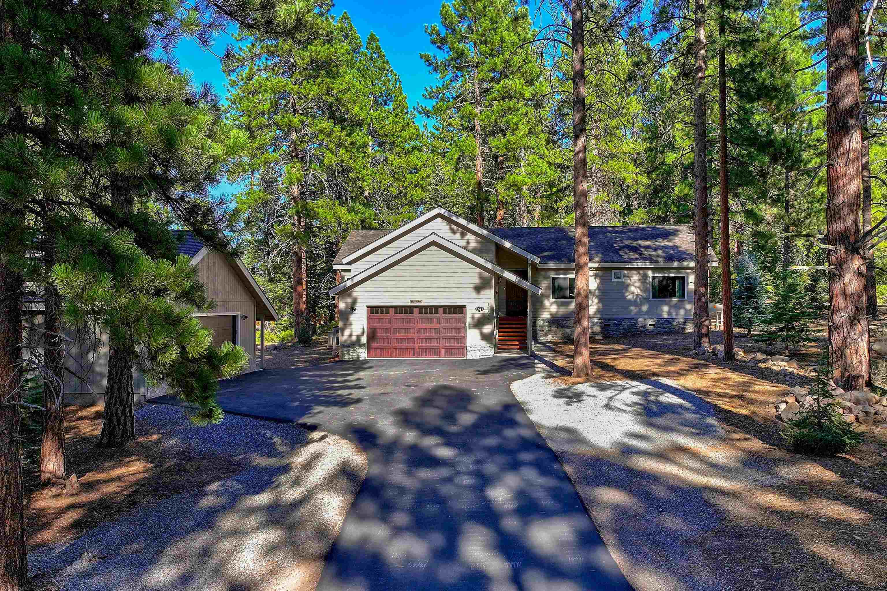 10847 Royal Crest Drive