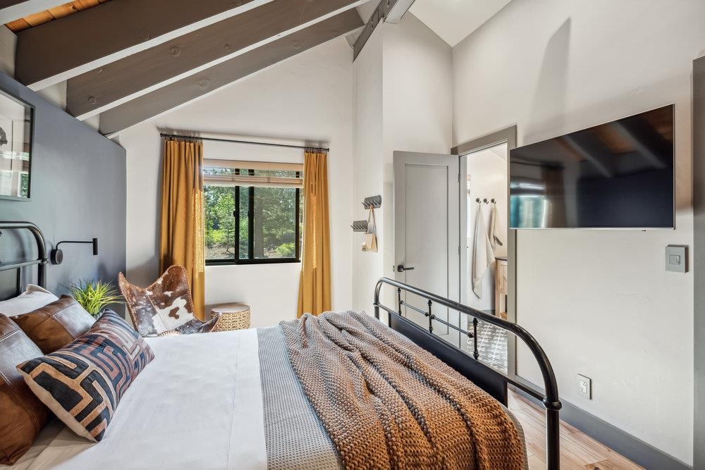 13596 Hillside Drive