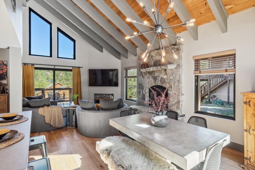 13596 Hillside Drive