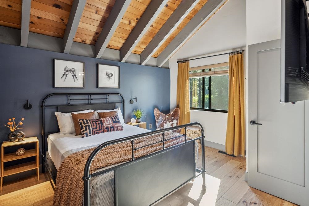 13596 Hillside Drive