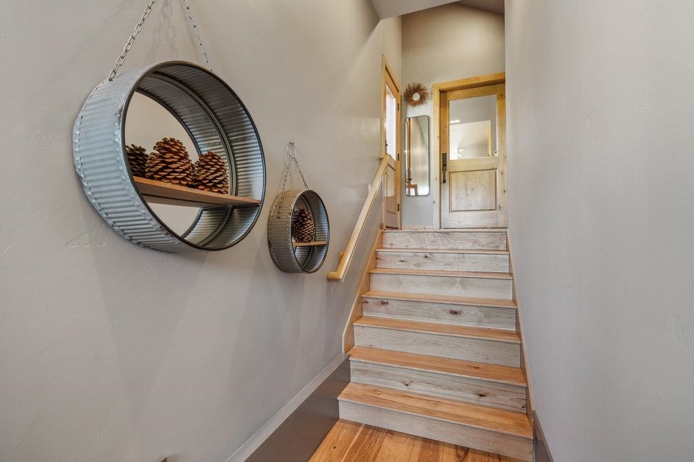 13596 Hillside Drive