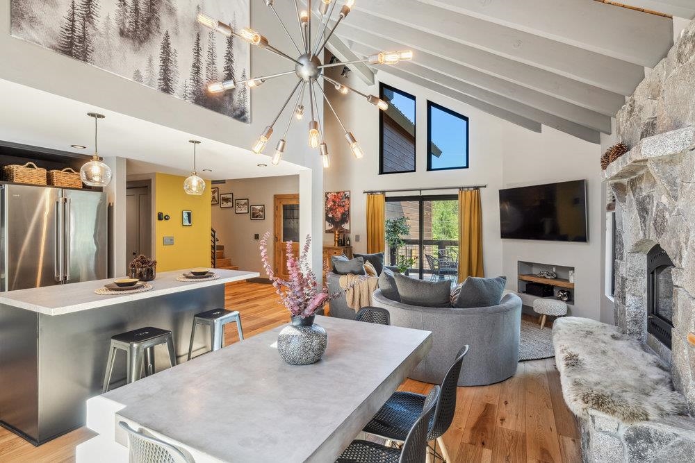 13596 Hillside Drive