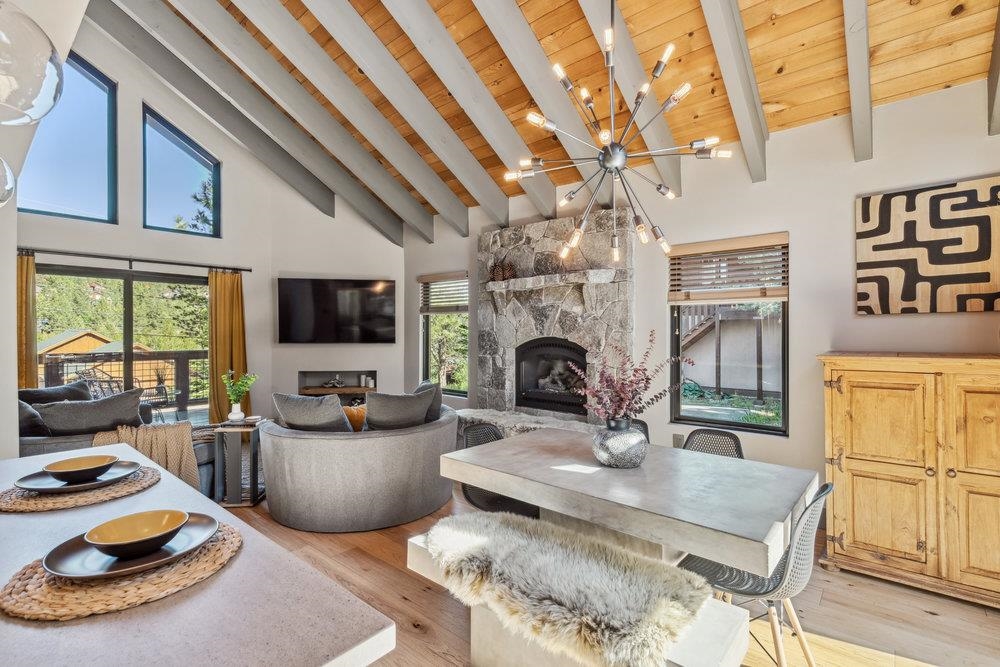 13596 Hillside Drive