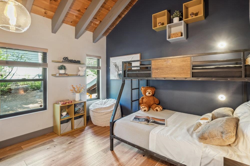 13596 Hillside Drive