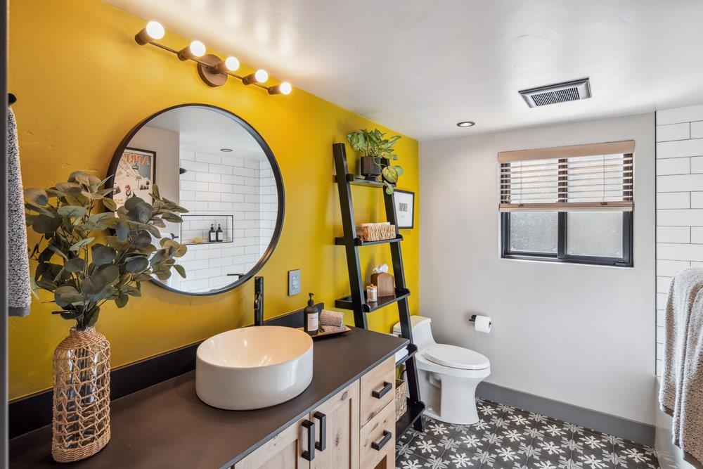 13596 Hillside Drive