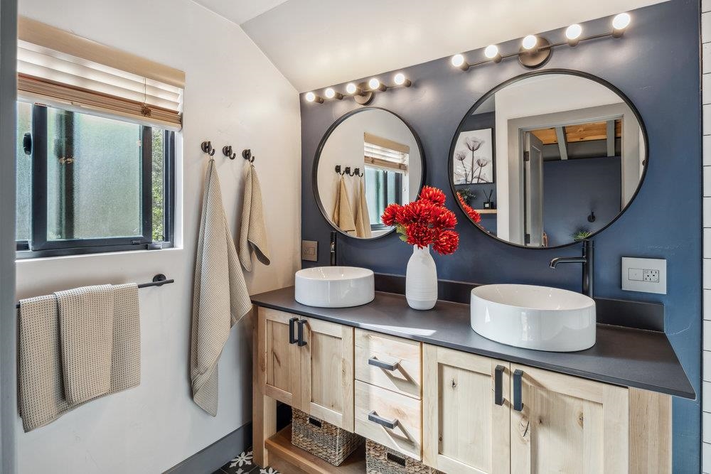 13596 Hillside Drive