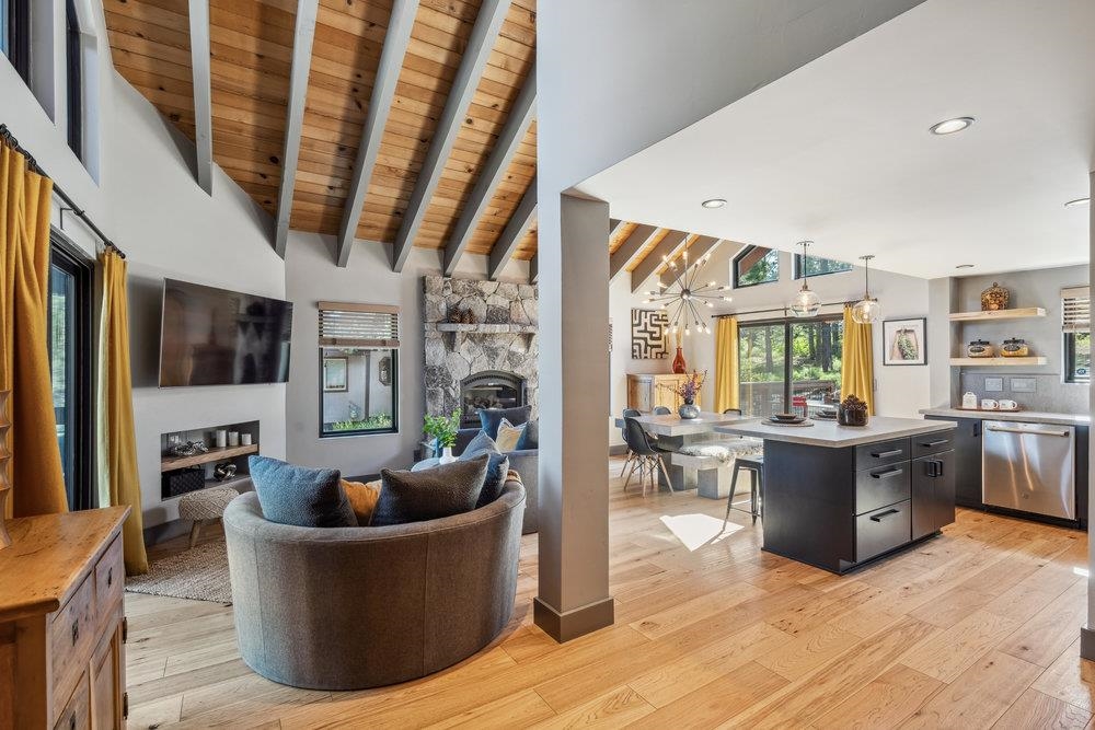 13596 Hillside Drive