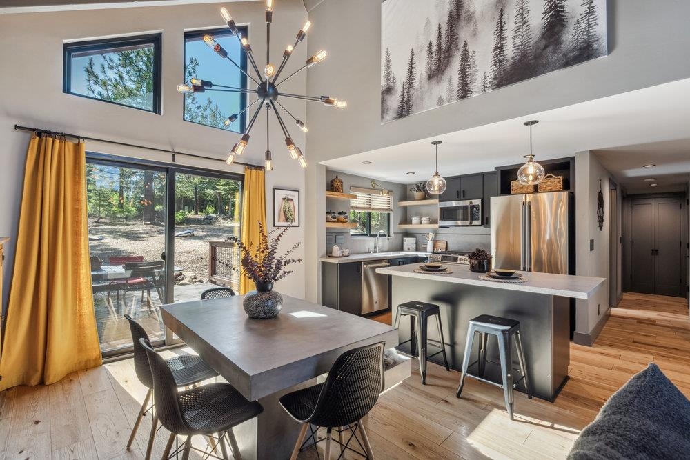 13596 Hillside Drive