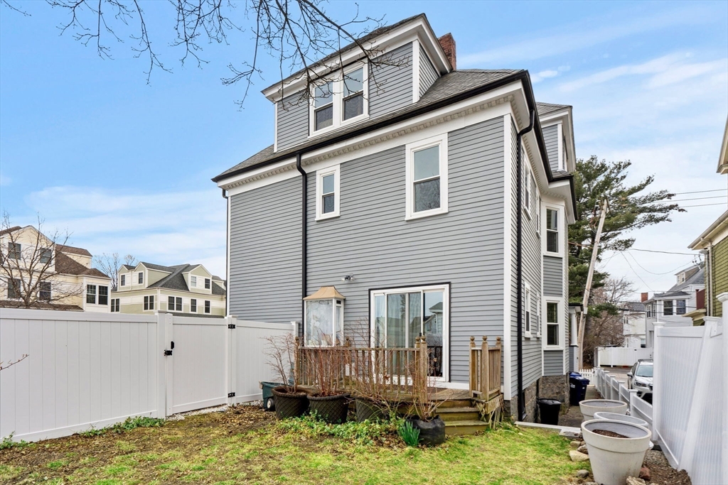 84 Carruth St # 2