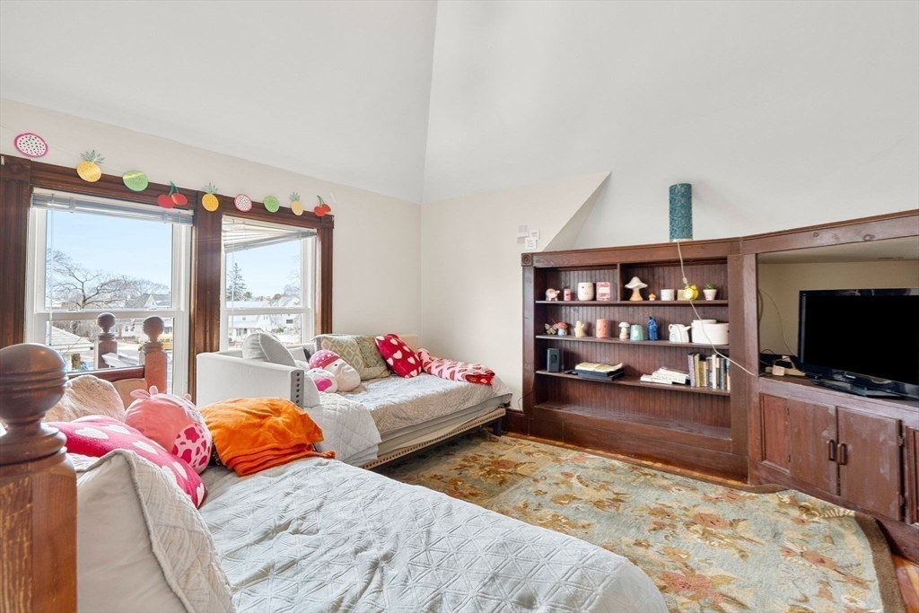 84 Carruth St # 2