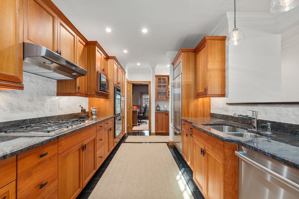 208 Marina Dr