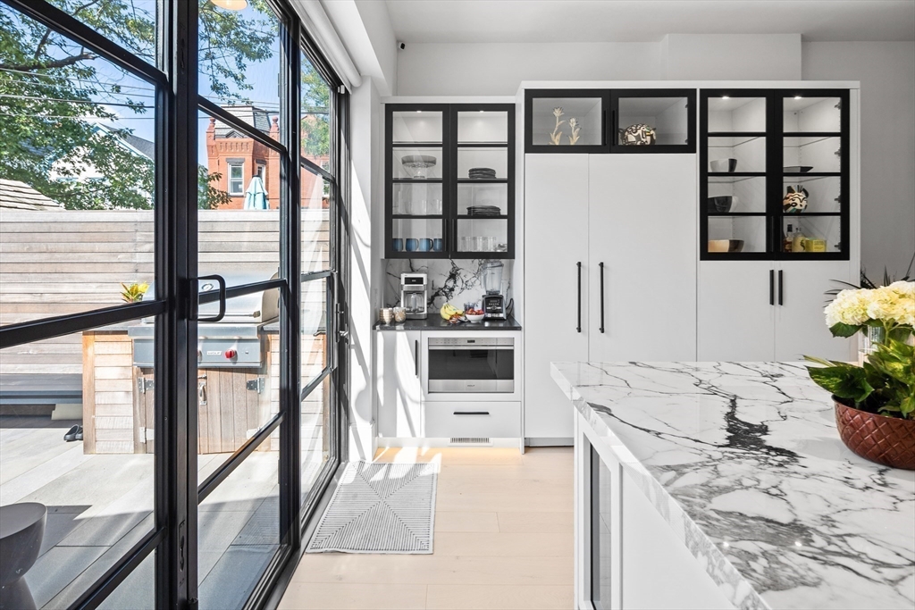 285 K St