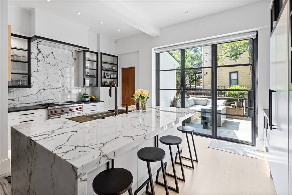 285 K St