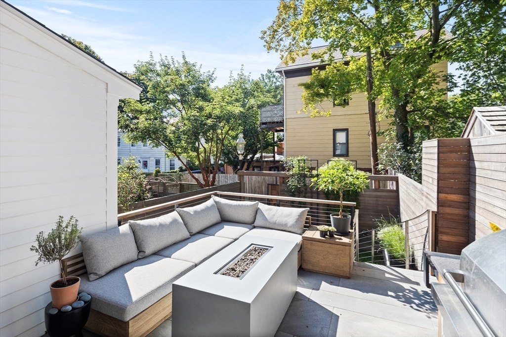 285 K St