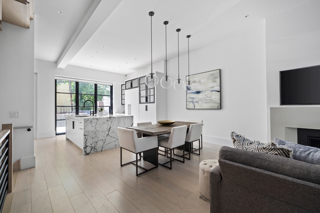 285 K St
