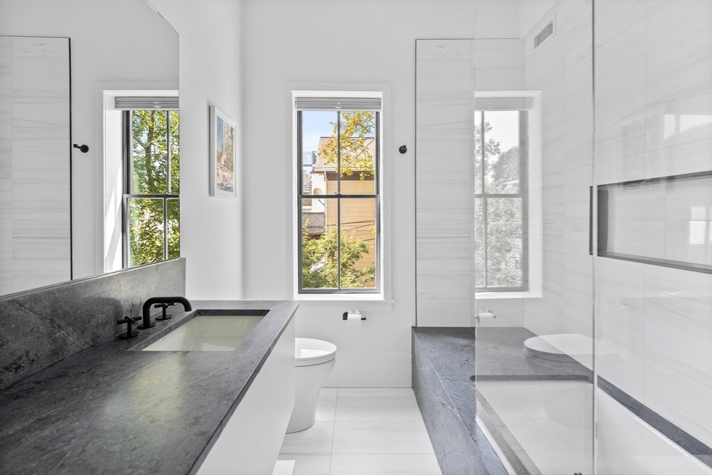 285 K St