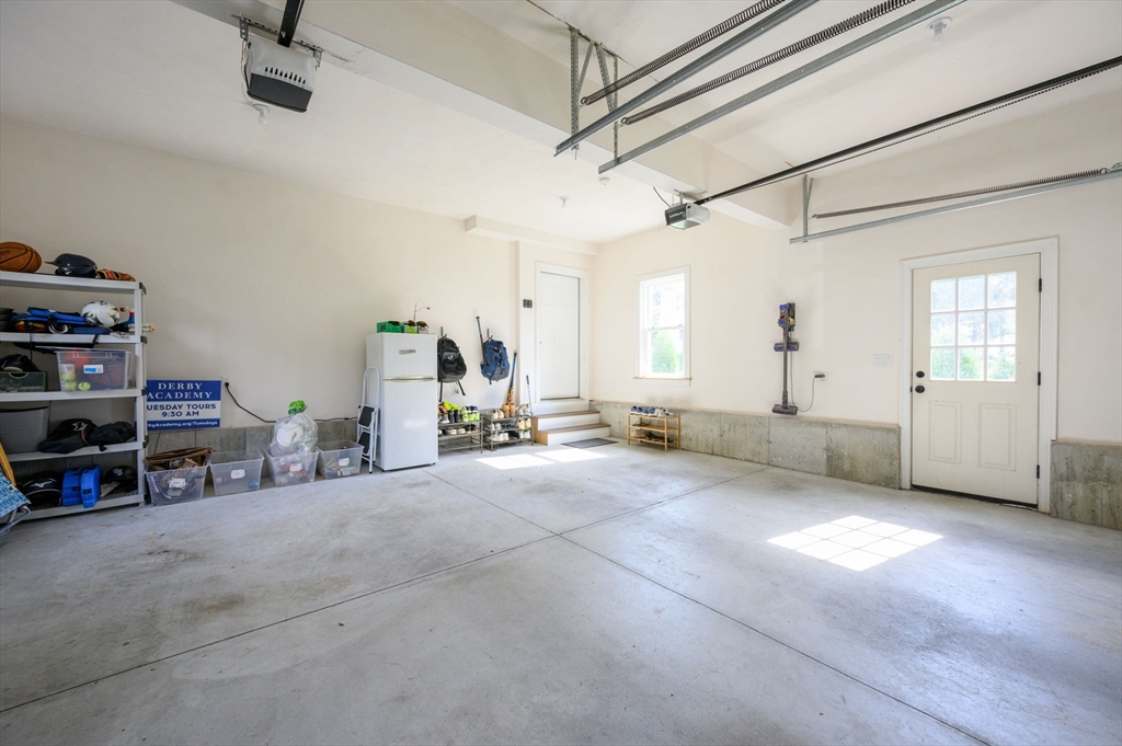 24 Arrowwood St