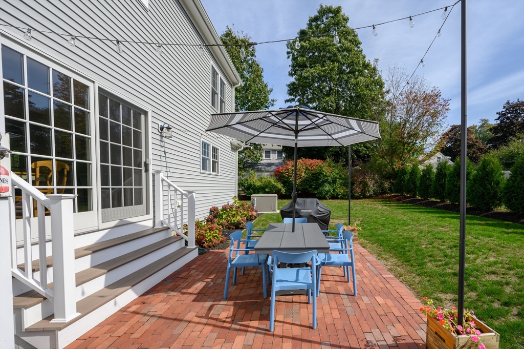 24 Arrowwood St