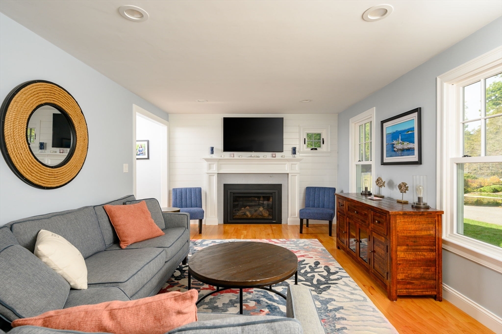 24 Arrowwood St