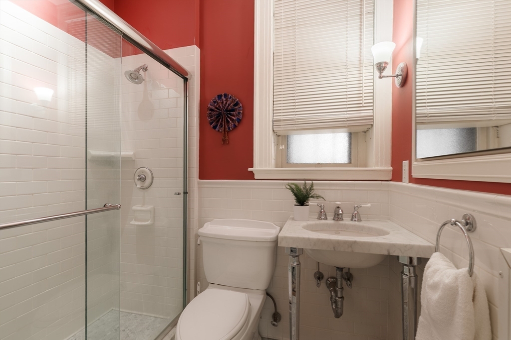 405 Commonwealth Ave # 4