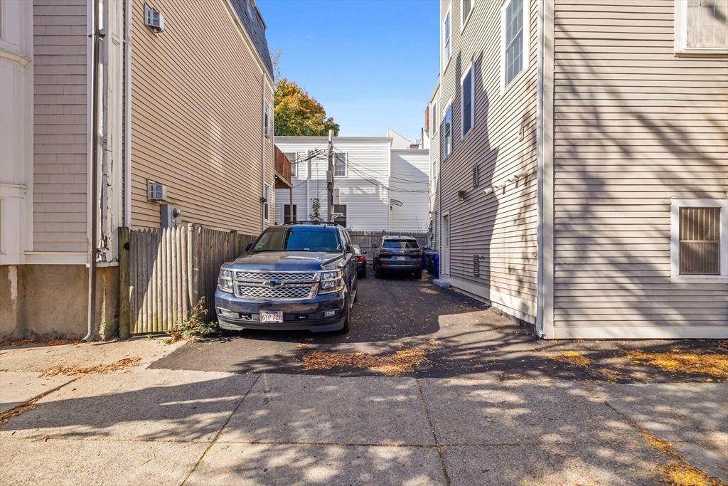 601-611 E Broadway # 201