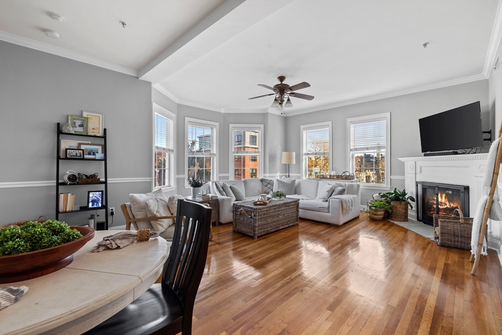 601-611 E Broadway # 201
