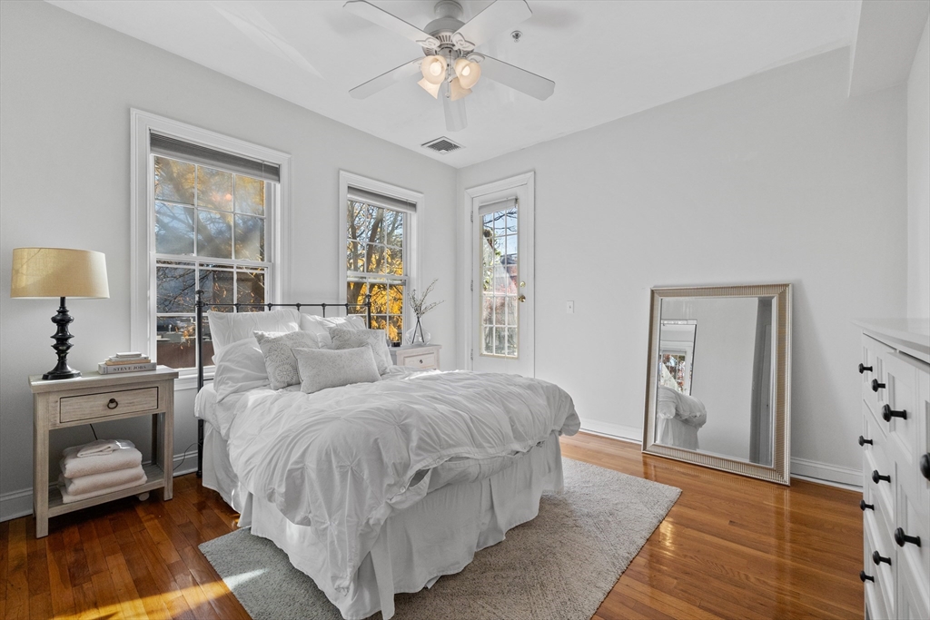 601-611 E Broadway # 201