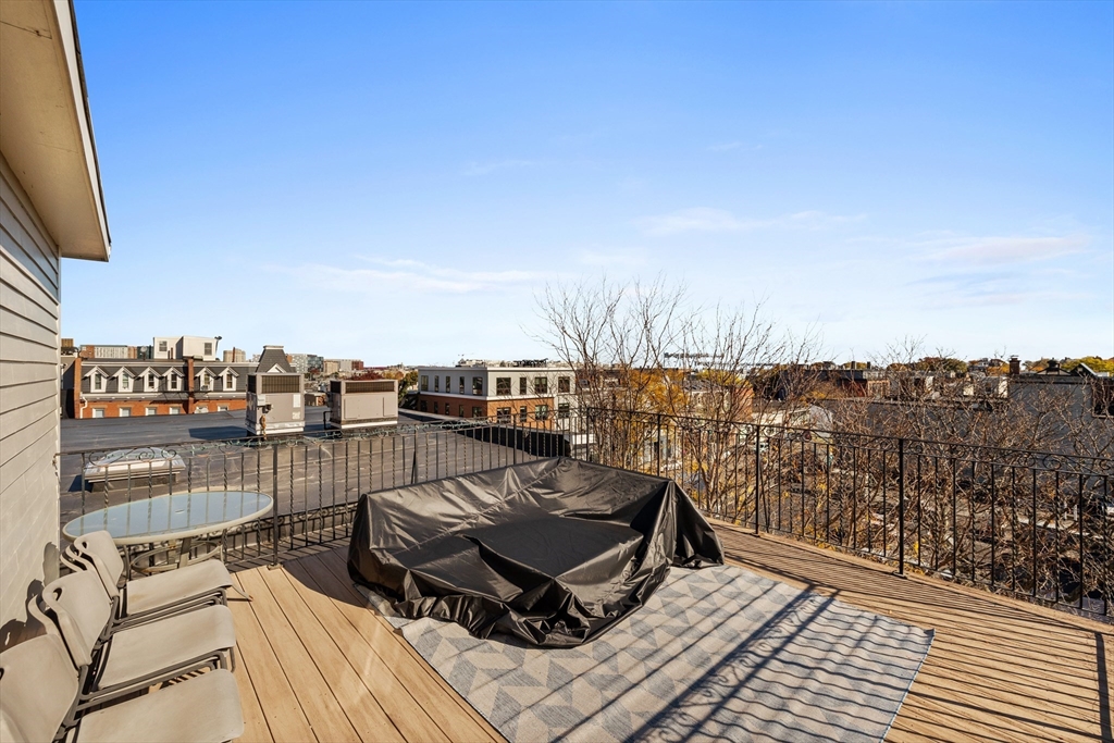 601-611 E Broadway # 201
