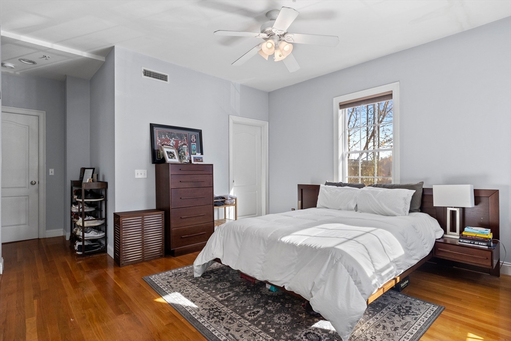 601-611 E Broadway # 201