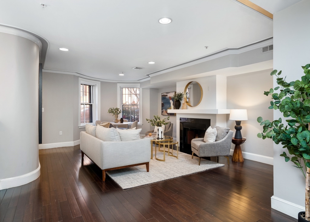 52 Rutland Sq # 2
