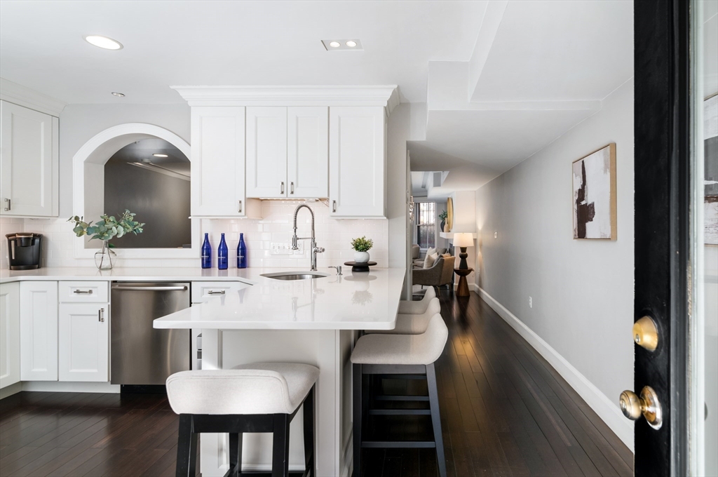 52 Rutland Sq # 2