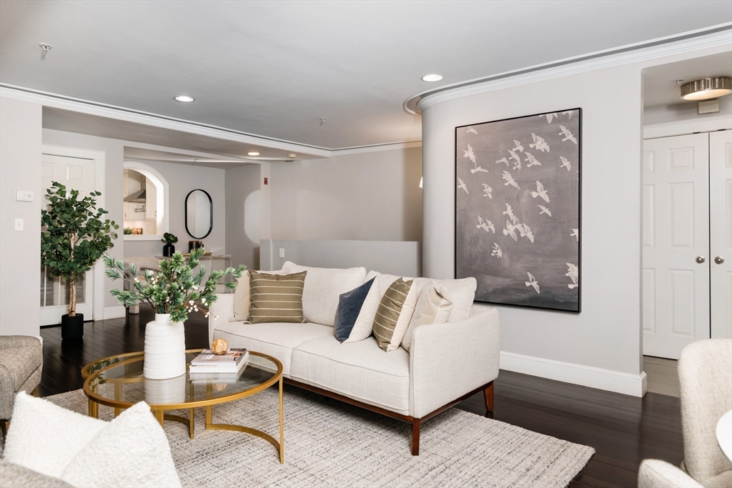 52 Rutland Sq # 2