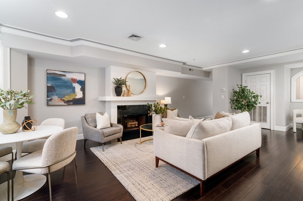 52 Rutland Sq # 2