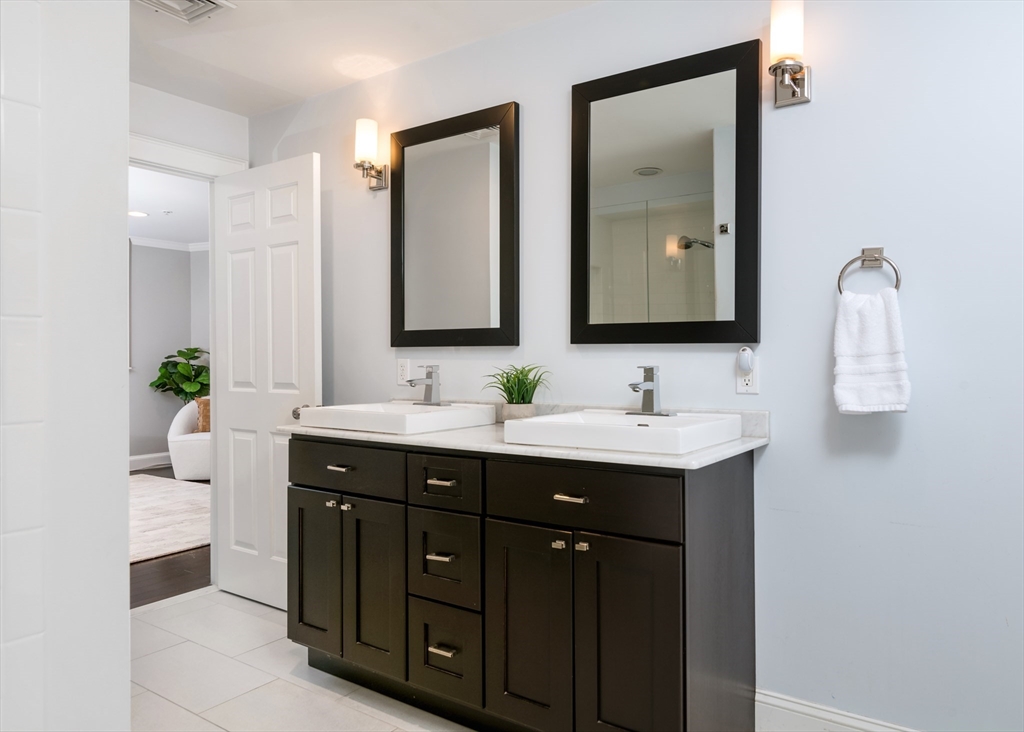52 Rutland Sq # 2